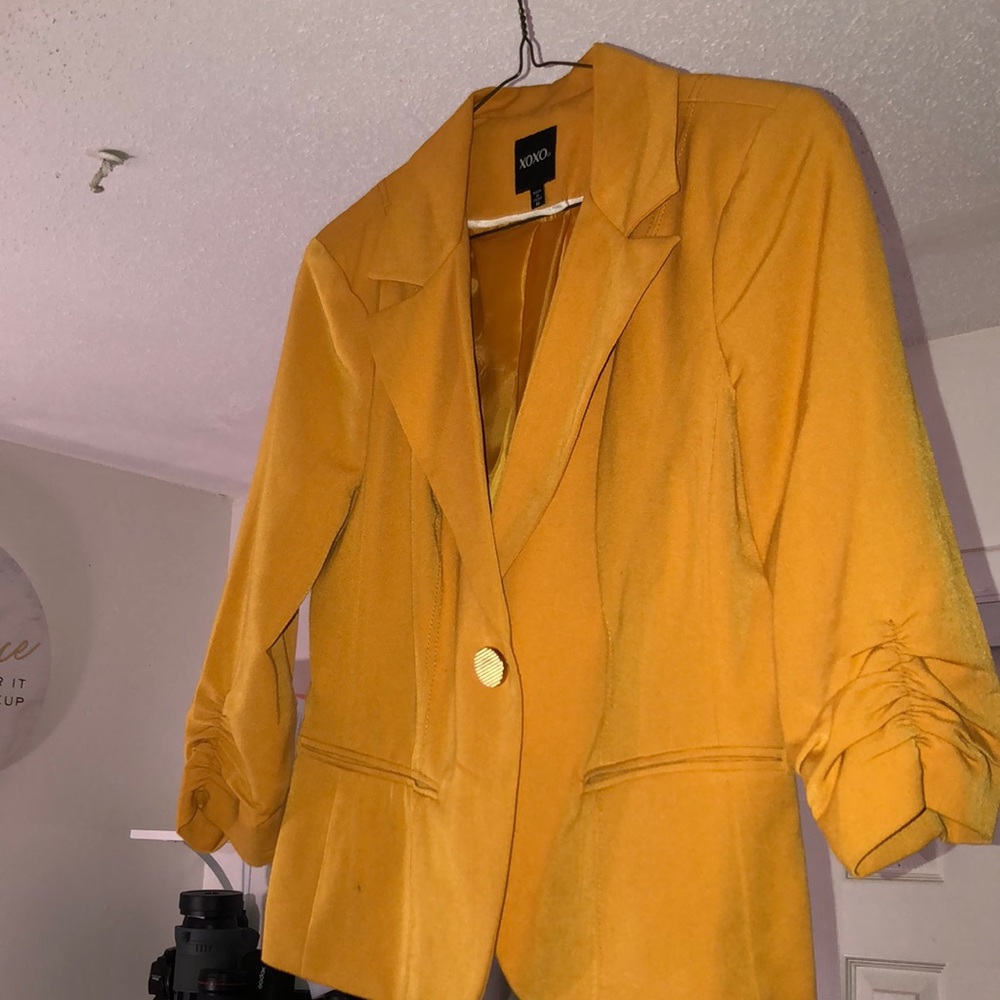 Mustard color, M